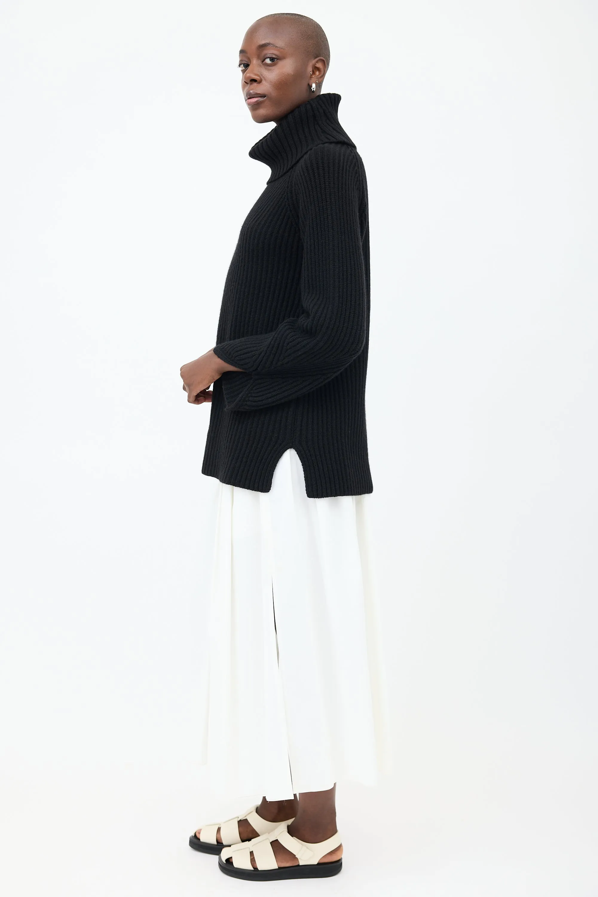 Black Cashmere Nimbus Turtleneck Sweater