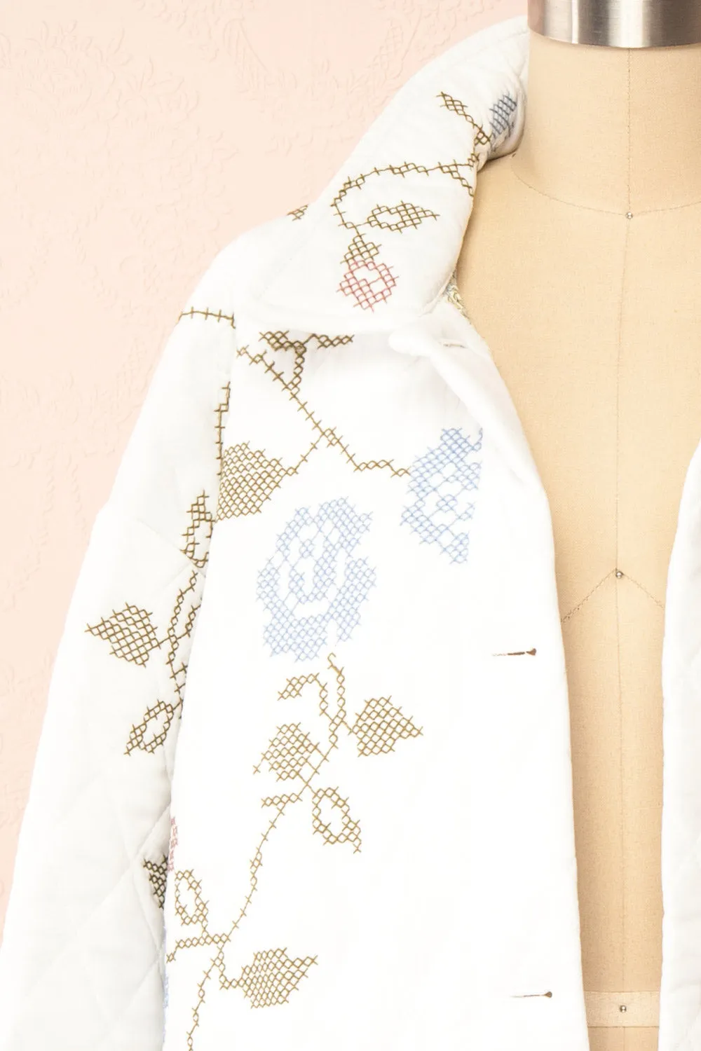 Carolyne | White Quilted Jacket w/ Floral Embroidery