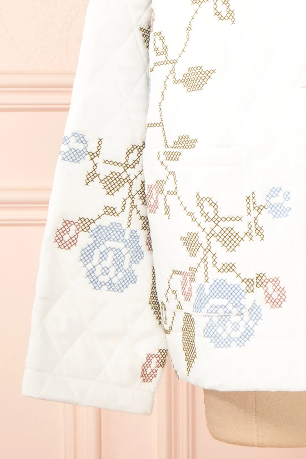 Carolyne | White Quilted Jacket w/ Floral Embroidery