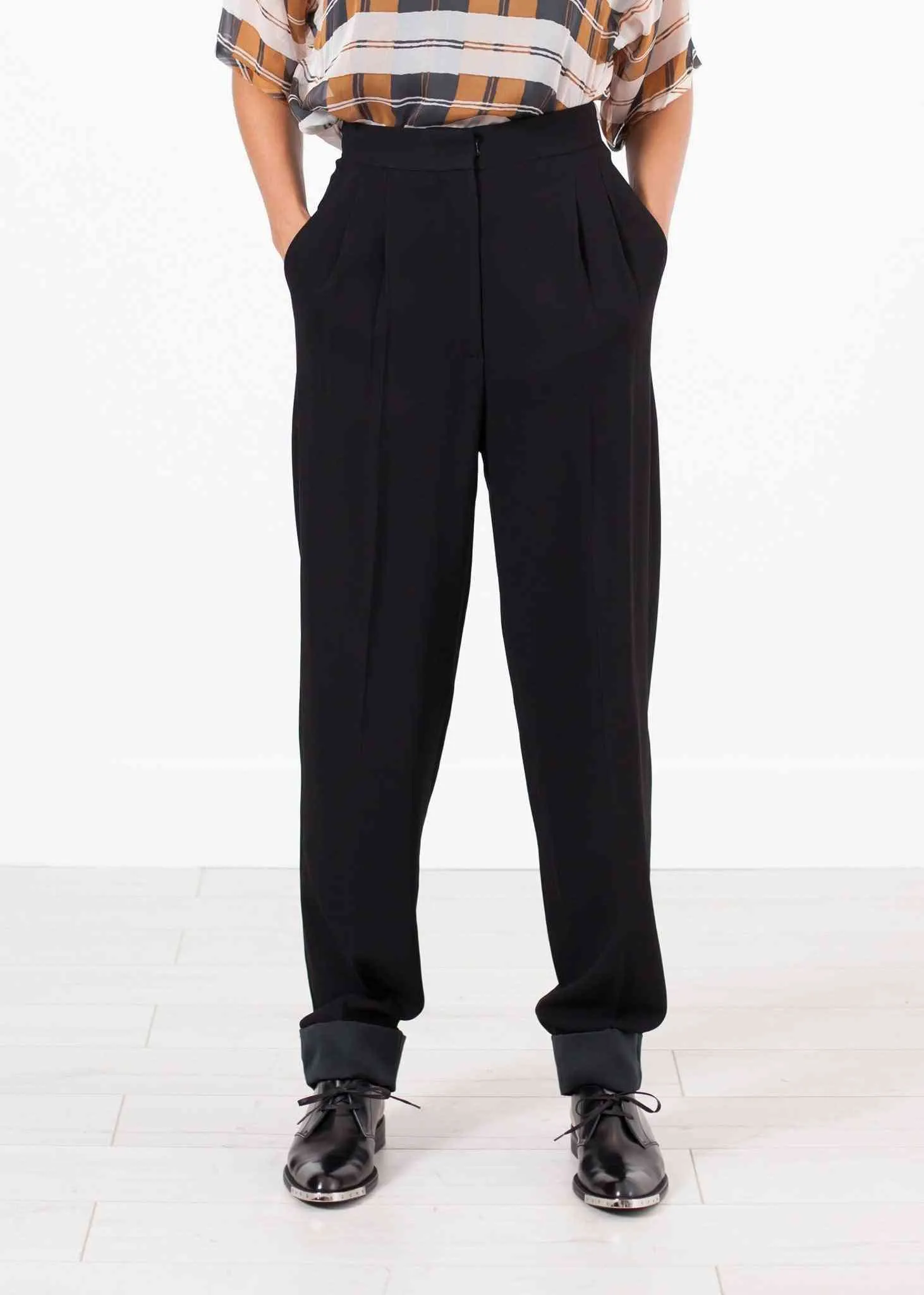 Contrast Cuff Pant in Black