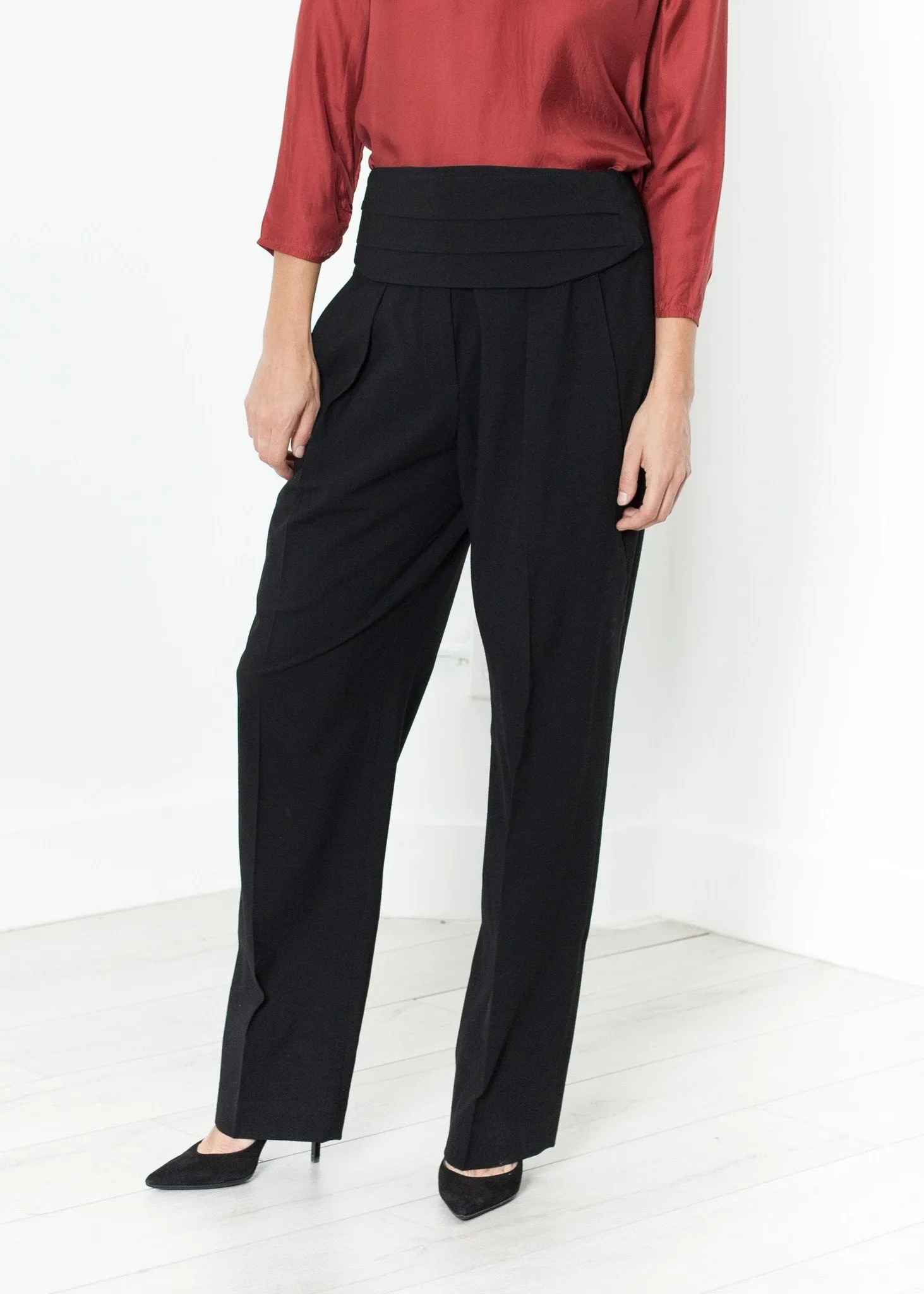 Pleated Waistband Trouser in Black