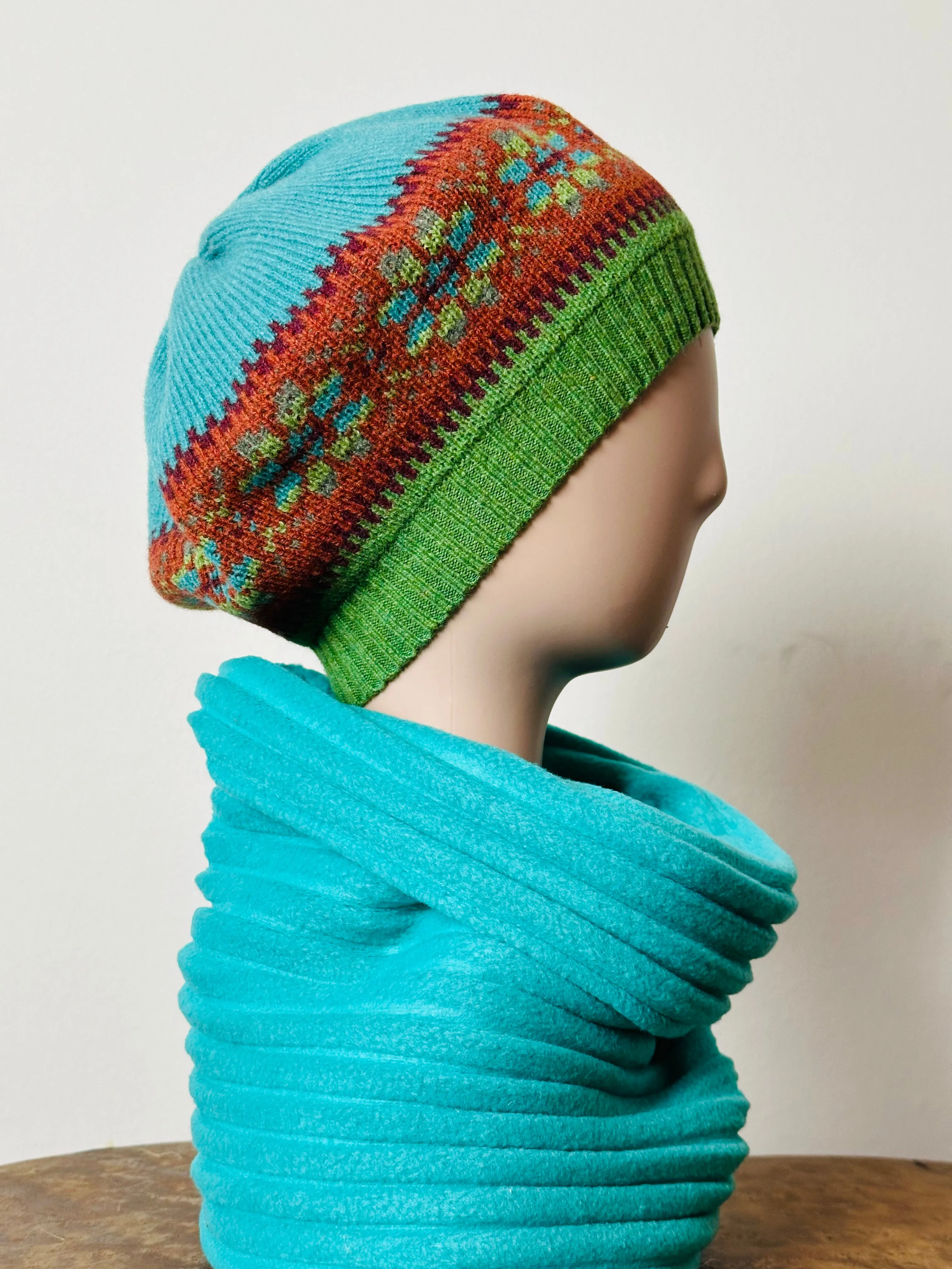 Scottish Green Grove Weavers Islay Beret In Parakeet