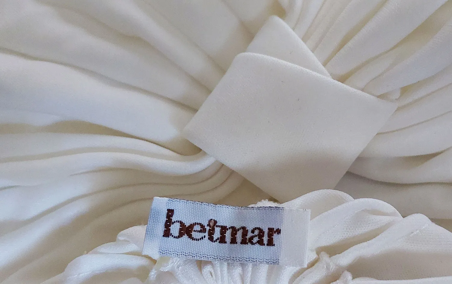 VINTAGE 70S 80S BETMAR PLEATED IVORY TURBAN